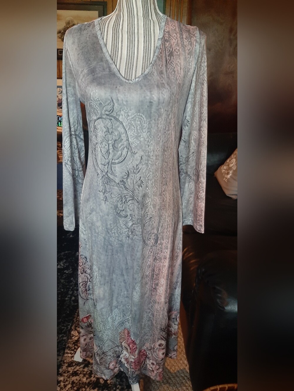 Women's Long Sleeve V-Neck Maxi Dress in Dusty Lavender
